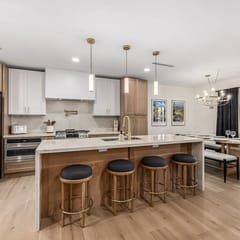 Old Town Luxury Remodel/Heated Pool/Sleeps 14